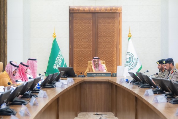 سمو أمير منطقة الباحة يرأس اجتماع اللجنة الرئيسية للدفاع المدني بالمنطقة (1)