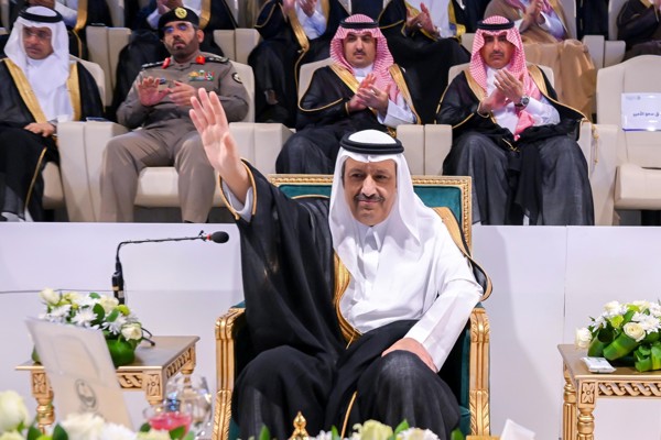سمو الأمير حسام بن سعود يرعى حفل تخريج 3483 خريجًا وخريجة بالدفعة 18 من طلاب وطالبات جامعة الباحة