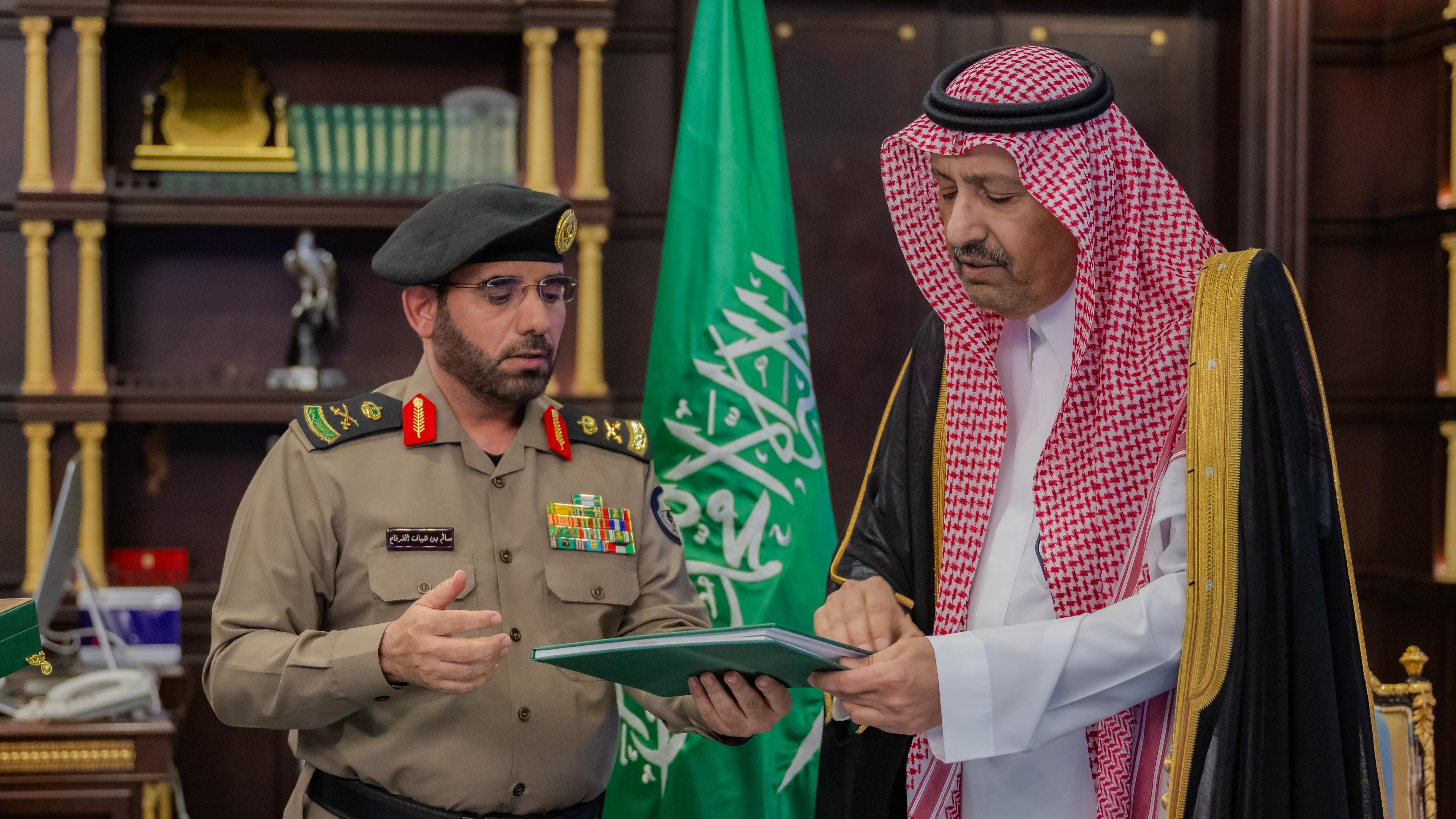 سمو أمير منطقة الباحة يستقبل مدير شرطة المنطقة ويتسلم التقرير السنوي لعام 2023