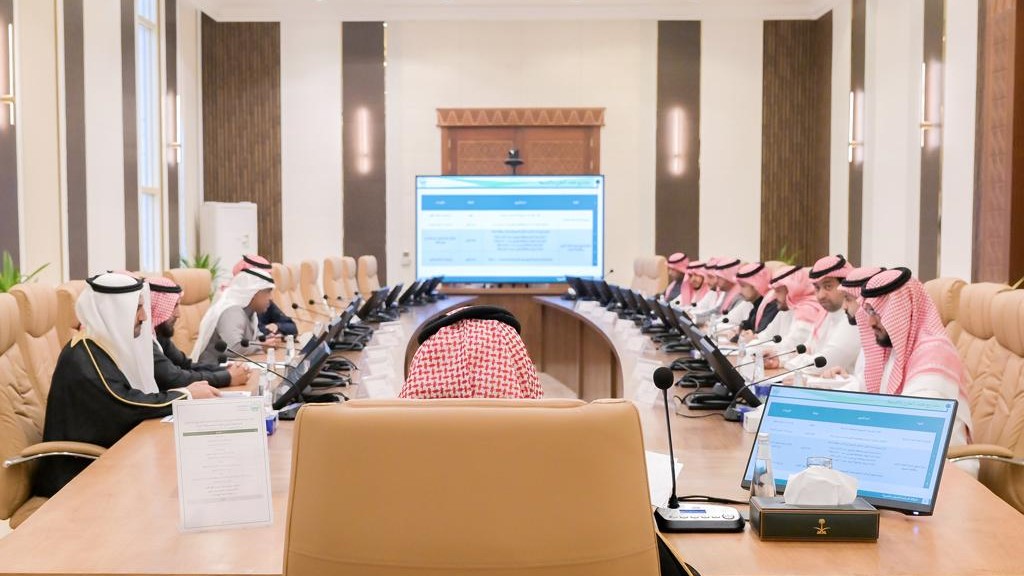 سمو أمير الباحة يناقش خدمات ومشاريع فرع وزارة البيئة والمياه والزراعة بالمنطقة