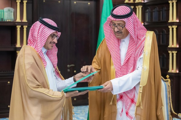 سمو أمير منطقة الباحة يستقبل مدير عام الأحوال المدنية المعين حديثًا
