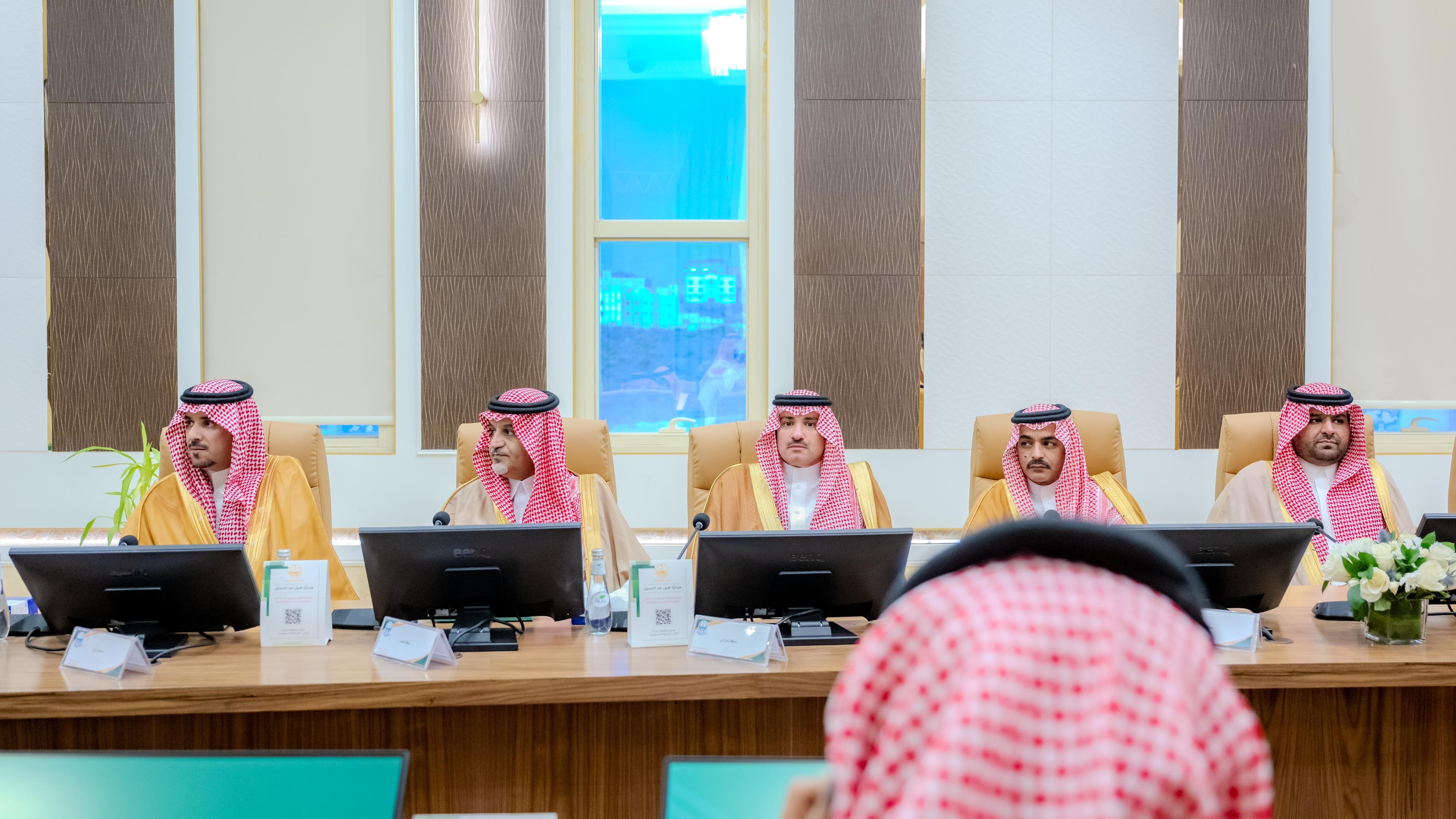 أمير منطقة الباحة يرأس اجتماع محافظي المحافظات بالمنطقة