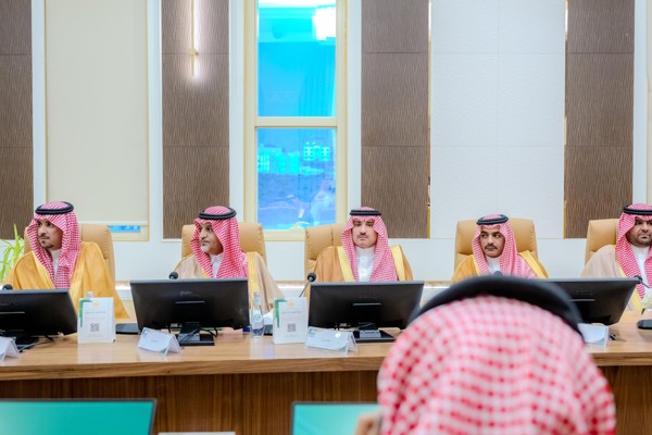 أمير منطقة الباحة يرأس اجتماع محافظي المحافظات بالمنطقة
