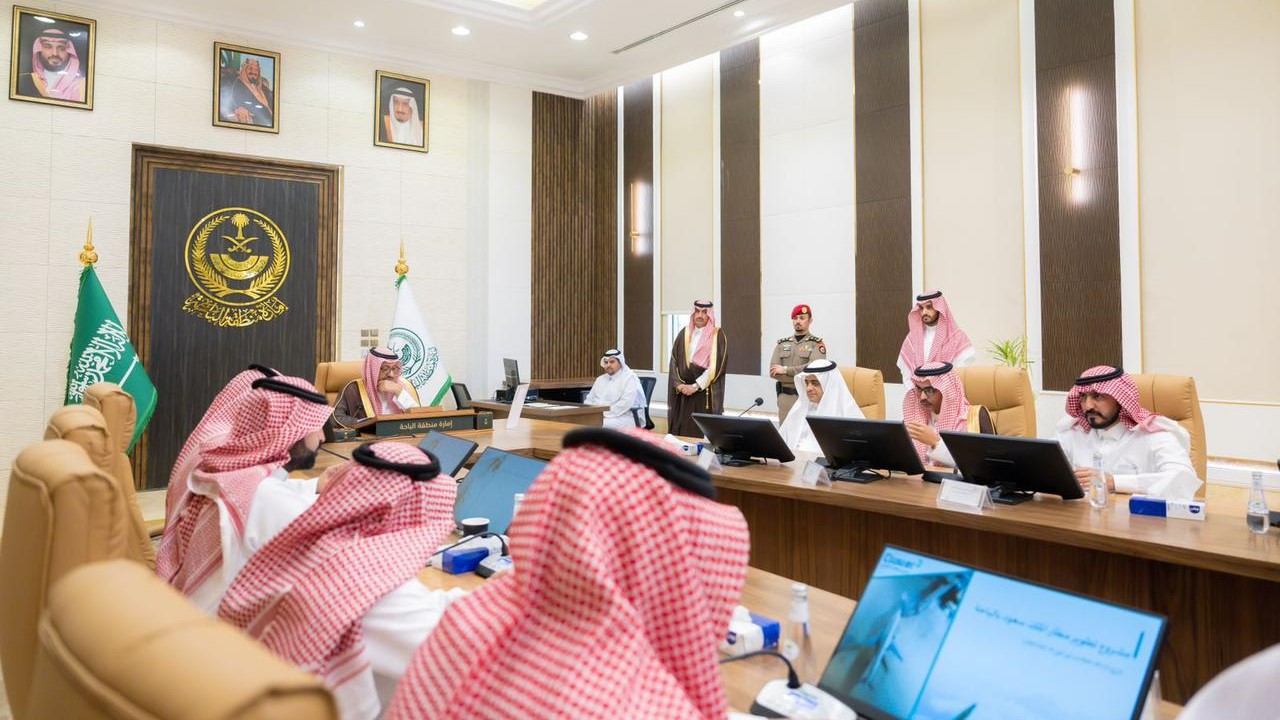 سمو أمير منطقة الباحة يناقش أعمال مشروع تطوير مطار الملك سعود