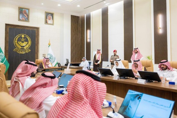 سمو أمير منطقة الباحة يناقش أعمال مشروع تطوير مطار الملك سعود