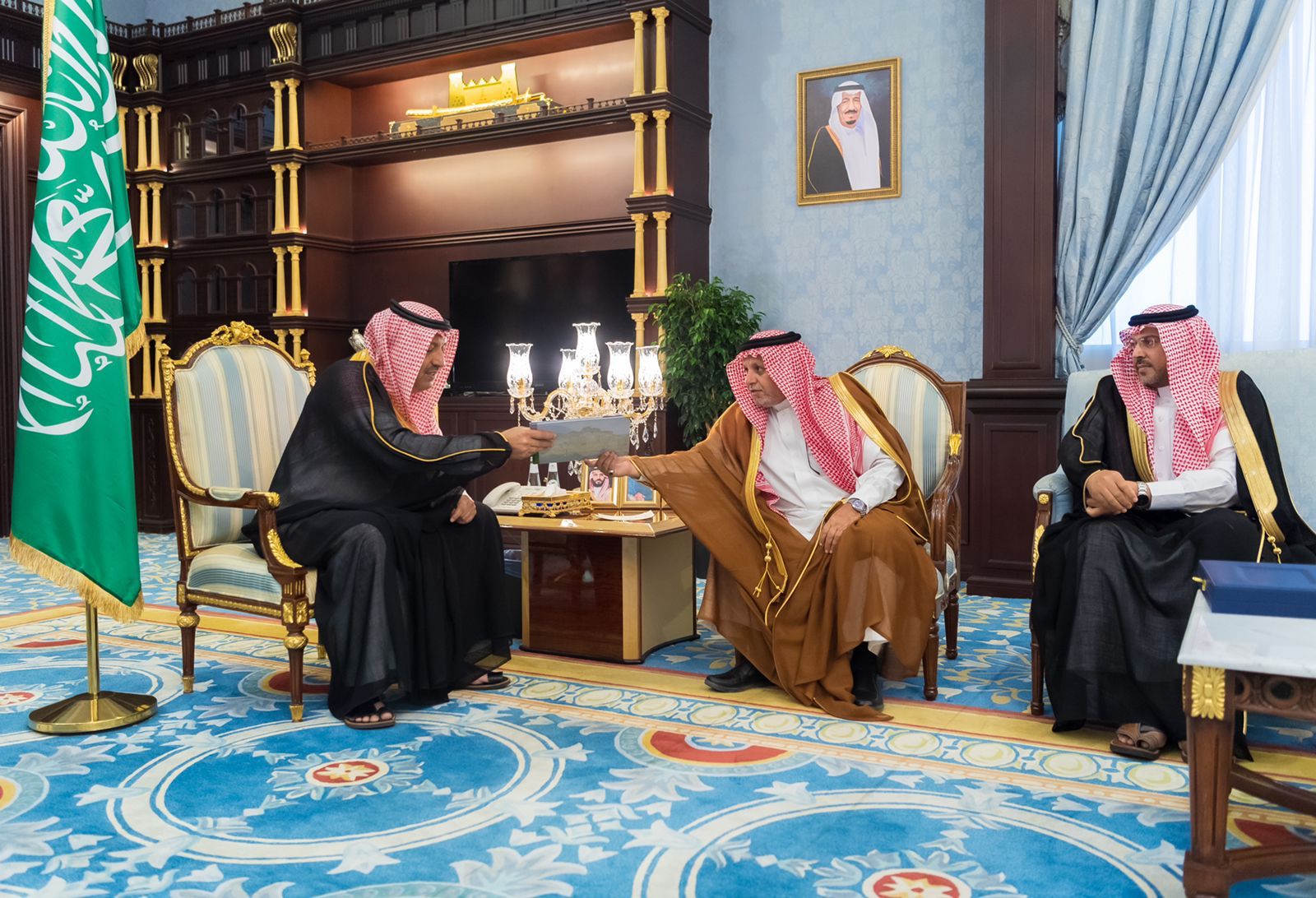 سمو أمير منطقة الباحة يستقبل رئيس وأعضاء لجنة شؤون الأسرة بالمنطقة