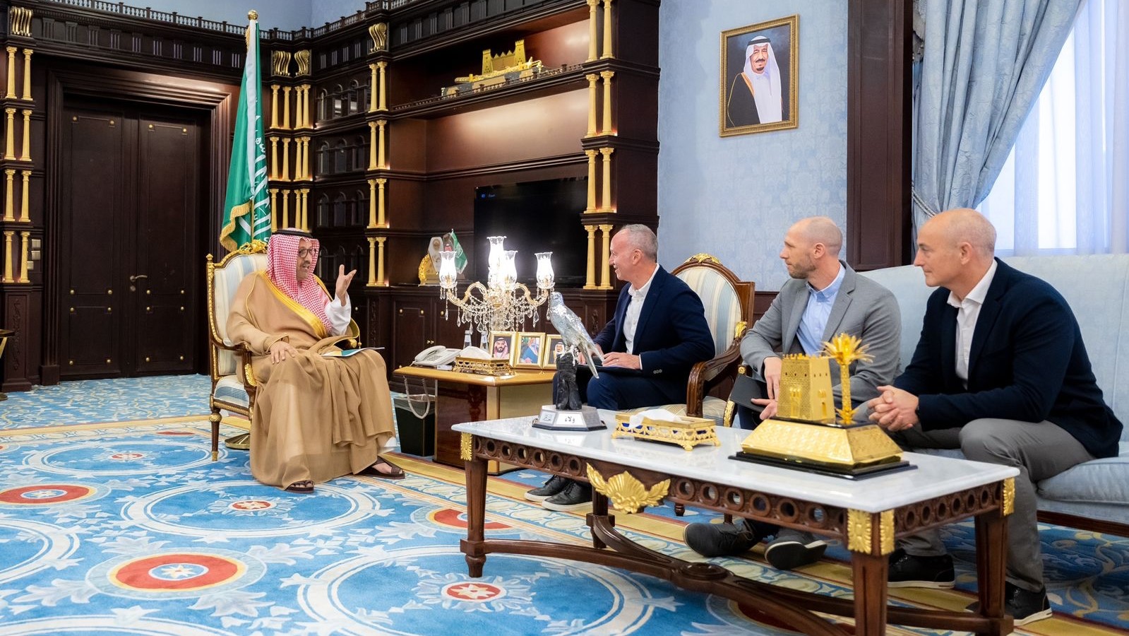 سمو أمير منطقة الباحة يستقبل الرئيس التنفيذي لمركز التدريب السعودي الأولمبي