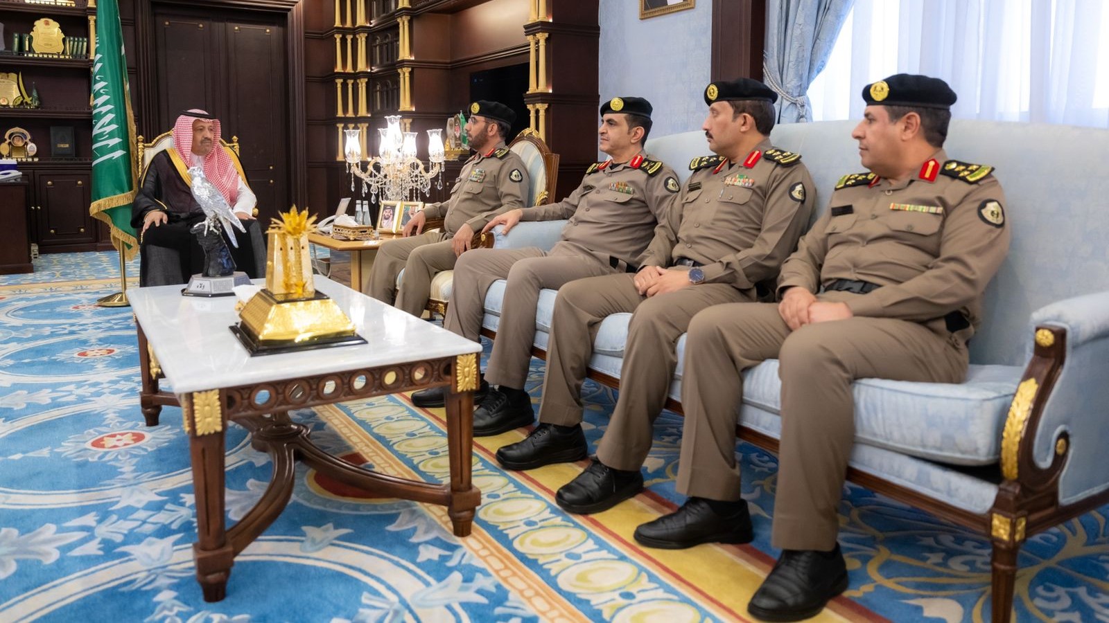 سمو أمير منطقة الباحة يستقبل مدير شرطة المنطقة وعدداً من القيادات الأمنية