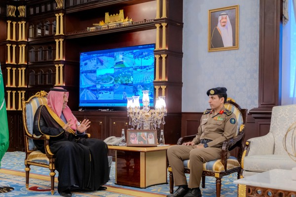 سمو أمير منطقة الباحة يستقبل مدير الدفاع المدني ويتسلم تقرير عن الحالة المطرية